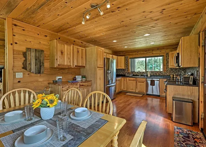Holiday home 9 Mi To Rainbow Lake: Mtn Getaway W/ Bbq!