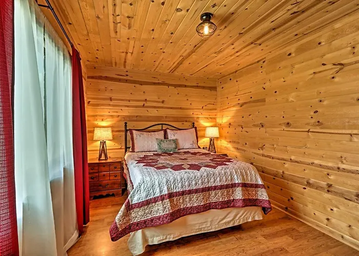 Holiday home 9 Mi To Rainbow Lake: Mtn Getaway W/ Bbq!